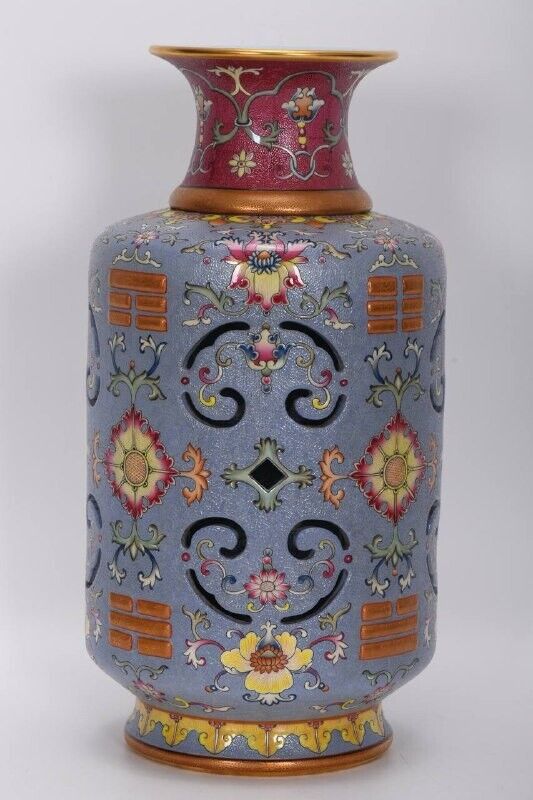 Chinese Qianlong period, enameled rouge red and blue ground with hollow vase
