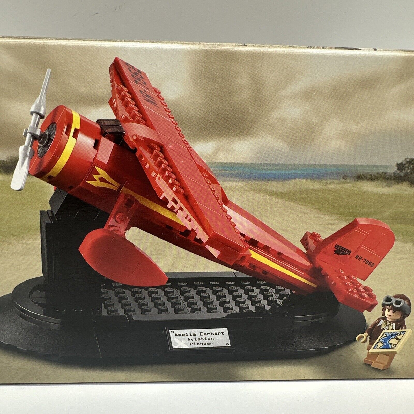 LEGO Promotional: Amelia Earhart Tribute (40450) {LC}