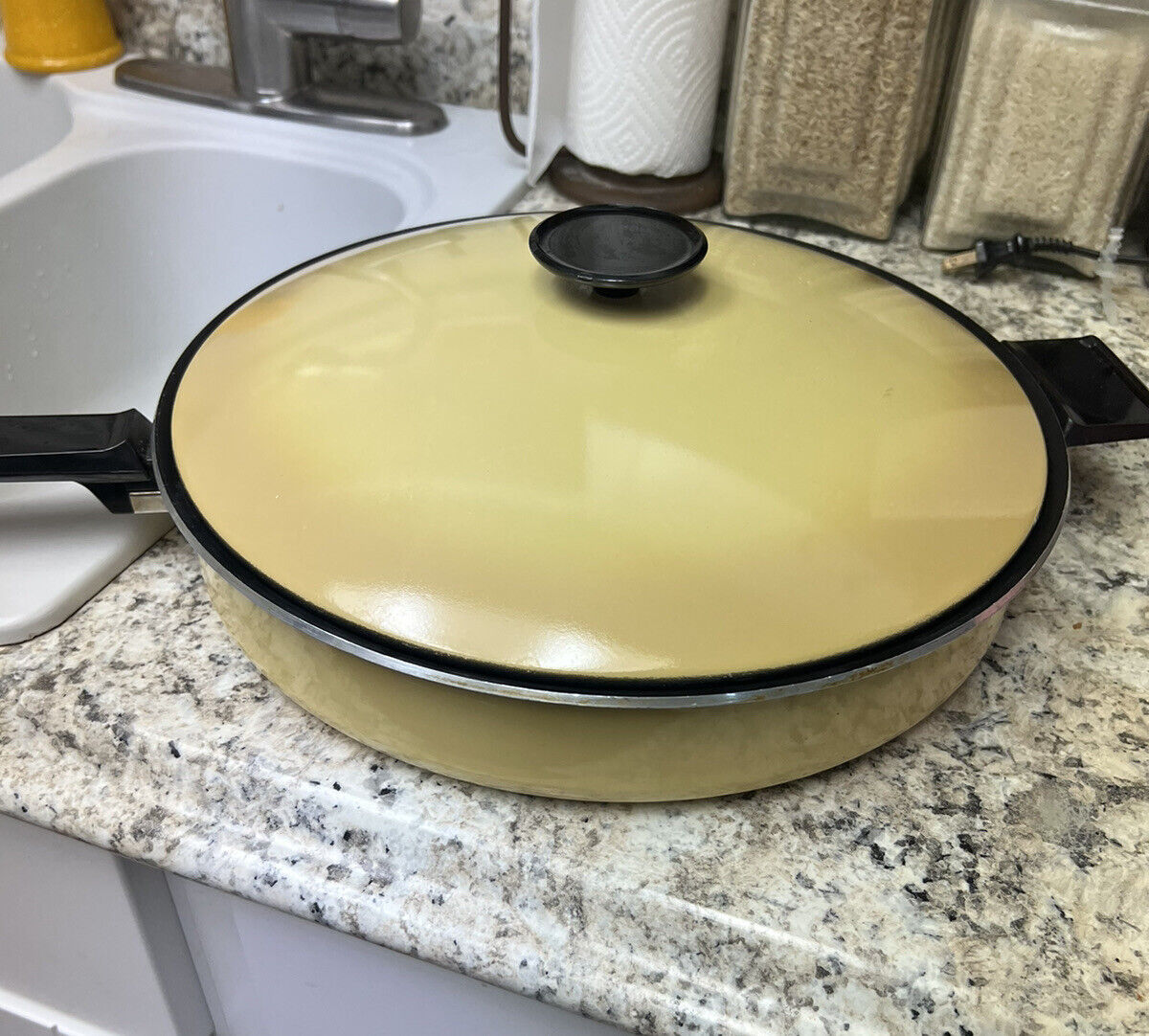 VINTAGE WESTBEND COUNTRY INN GOLD  SKILLET WITH LID 12 Inch