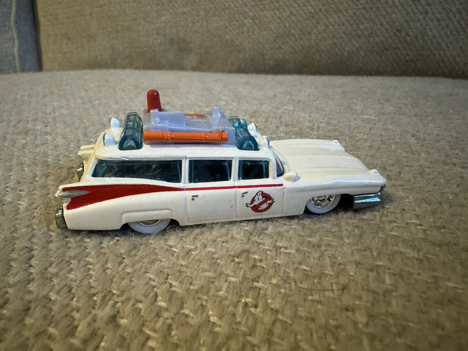 Hot Wheels Retro Entertainment THE REAL GHOSTBUSTERS ECTO-1 Cartoon 2015 LOOSE