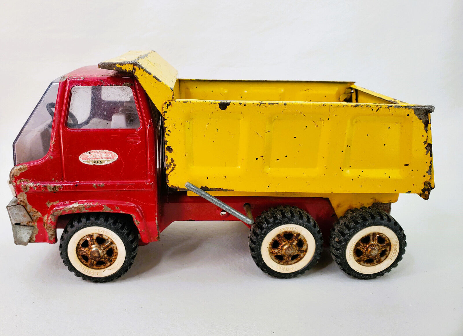 Vintage Tonka Dump Truck Early 1960’s Classic Red and Yellow 14\