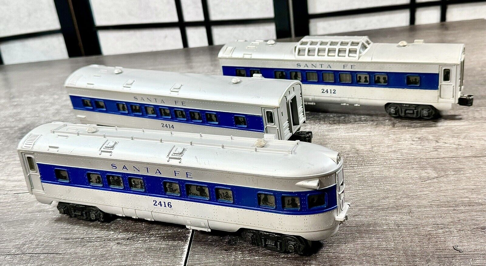 Lionel postwar 3 passenger cars ...2412, 2414, 2416 Santa Fe blue stripe