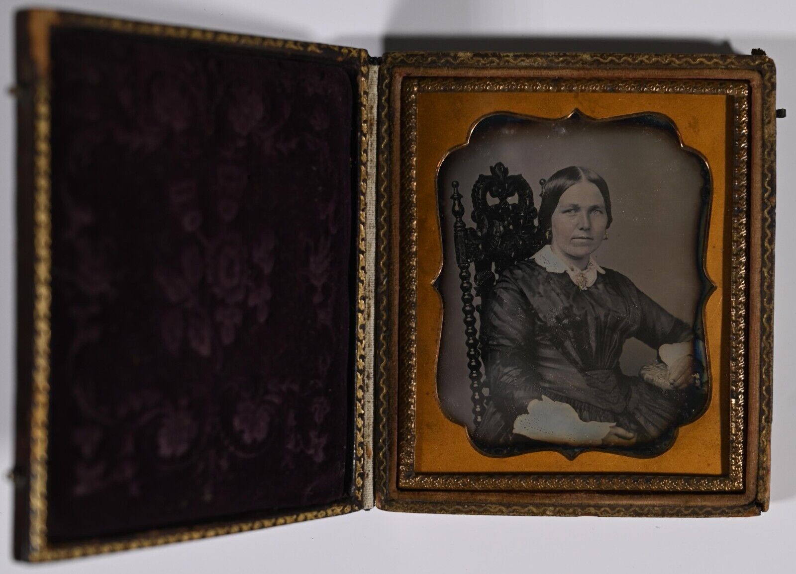 1/6TH PLATE CASED DAGUERREOTYPE CIRCA 1850s LADY IN DRESS HAND-TINTED IDENTIFIED