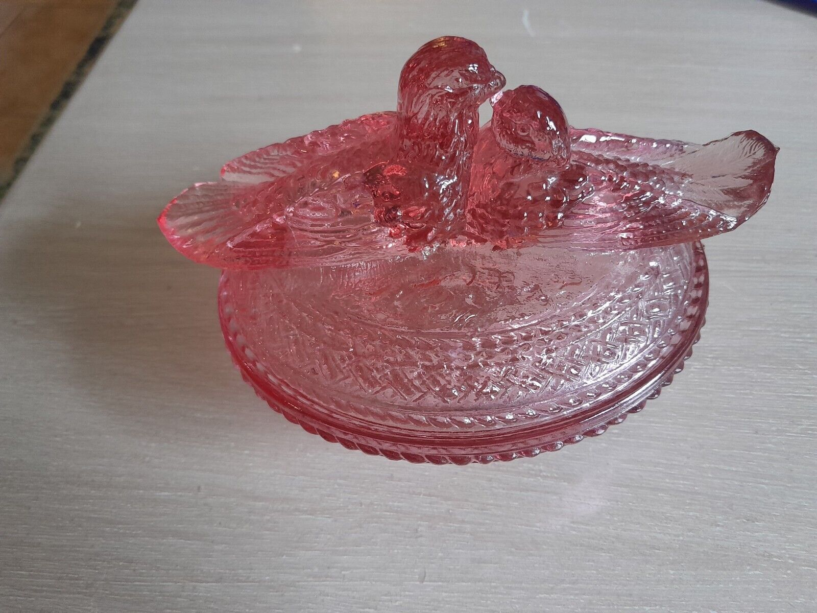 Vintage Viking Thistle Pink Glass Lovebirds On Nest Mint Condition