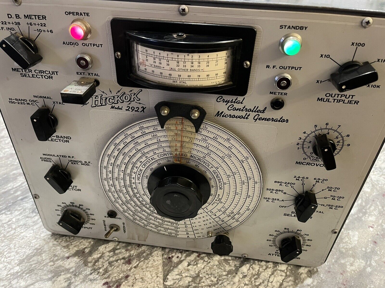 RARE Vintage Hickok model 292x Crystal Controlled Microvolt Generator