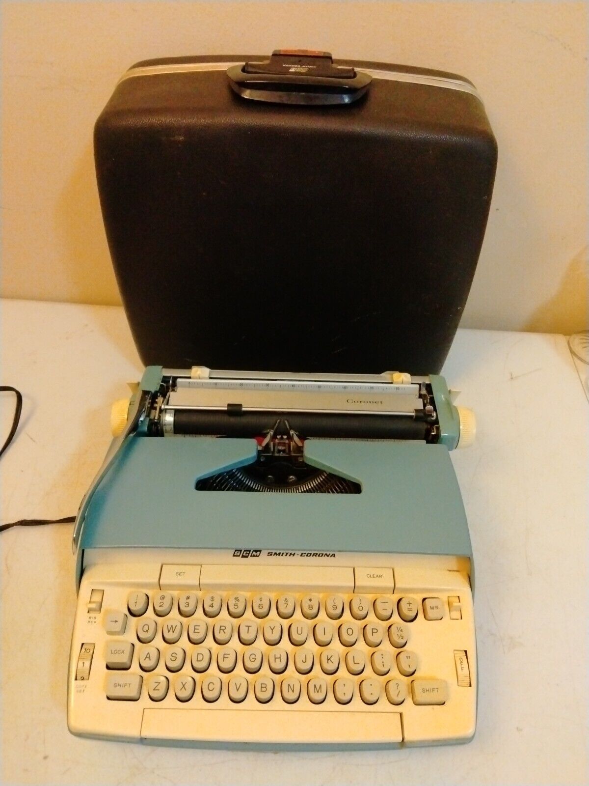Vintage Smith Corona Coronet Electric Typewriter w/ Case Blue / Beige Works