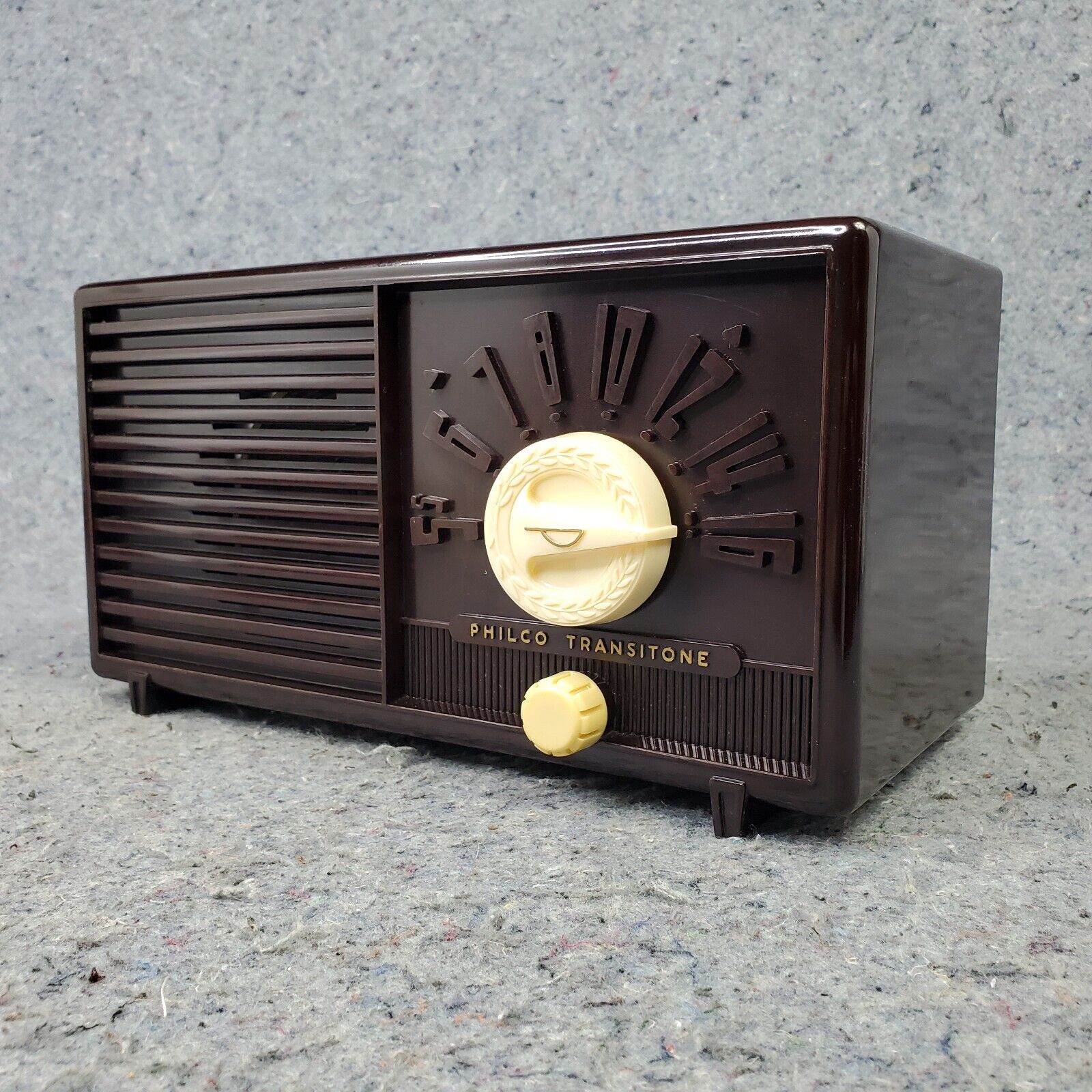 Philco Tube Radio Model B569 AM Vintage 1950s MCM Brown Bakelite Tabletop Works