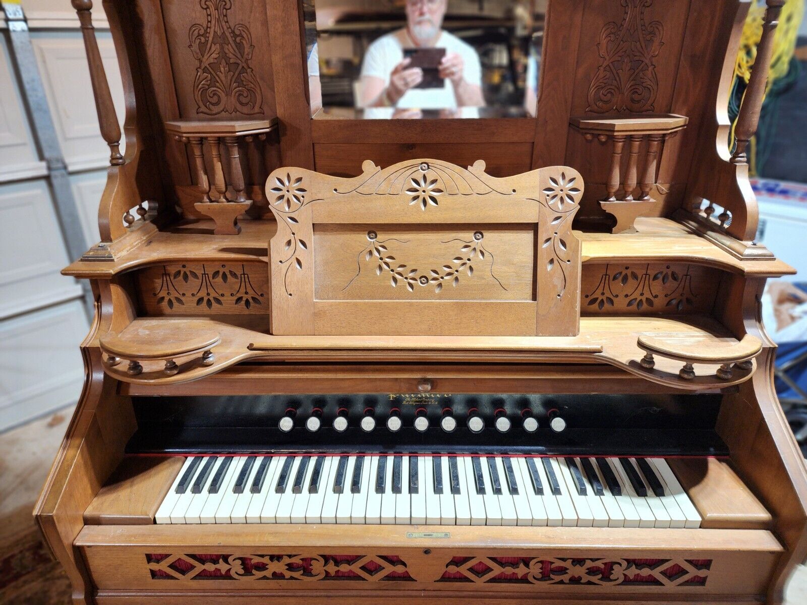 Antique Pump Organ That Works. Play music on it.
