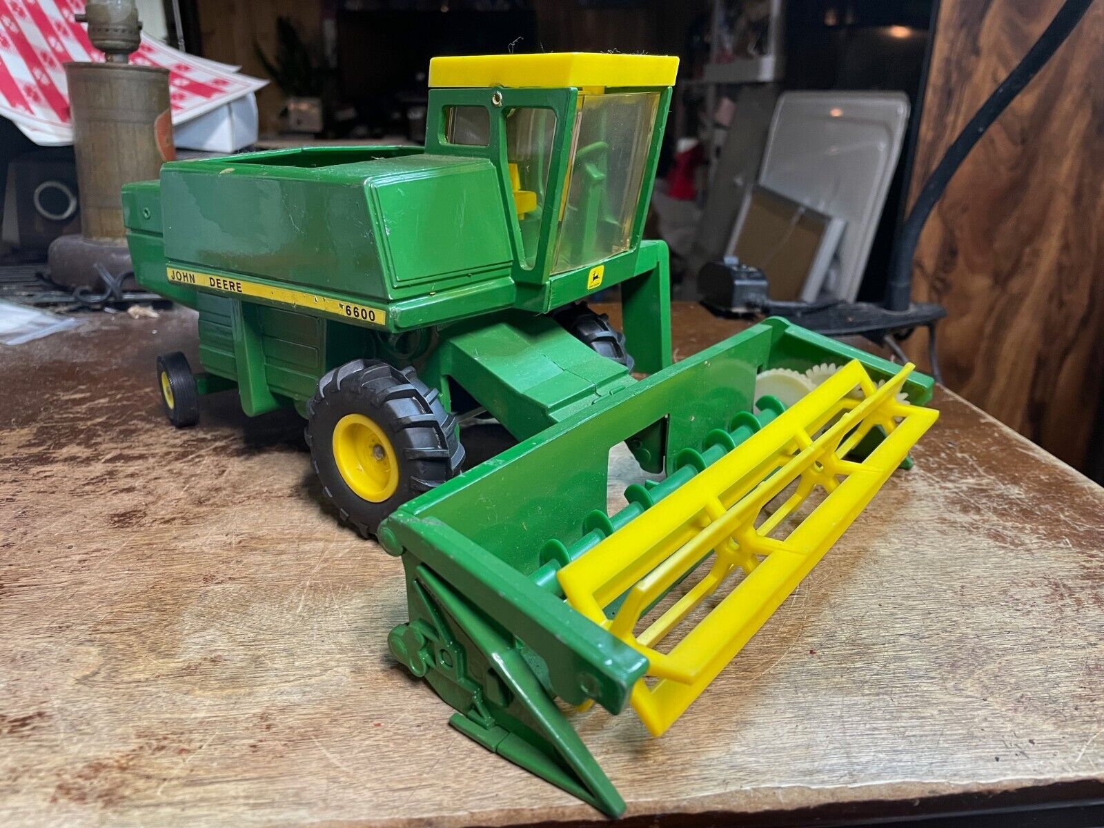 Vintage Ertl #558 Diecast 1:16 Scale John Deere 6600 Combine Farm Tractor