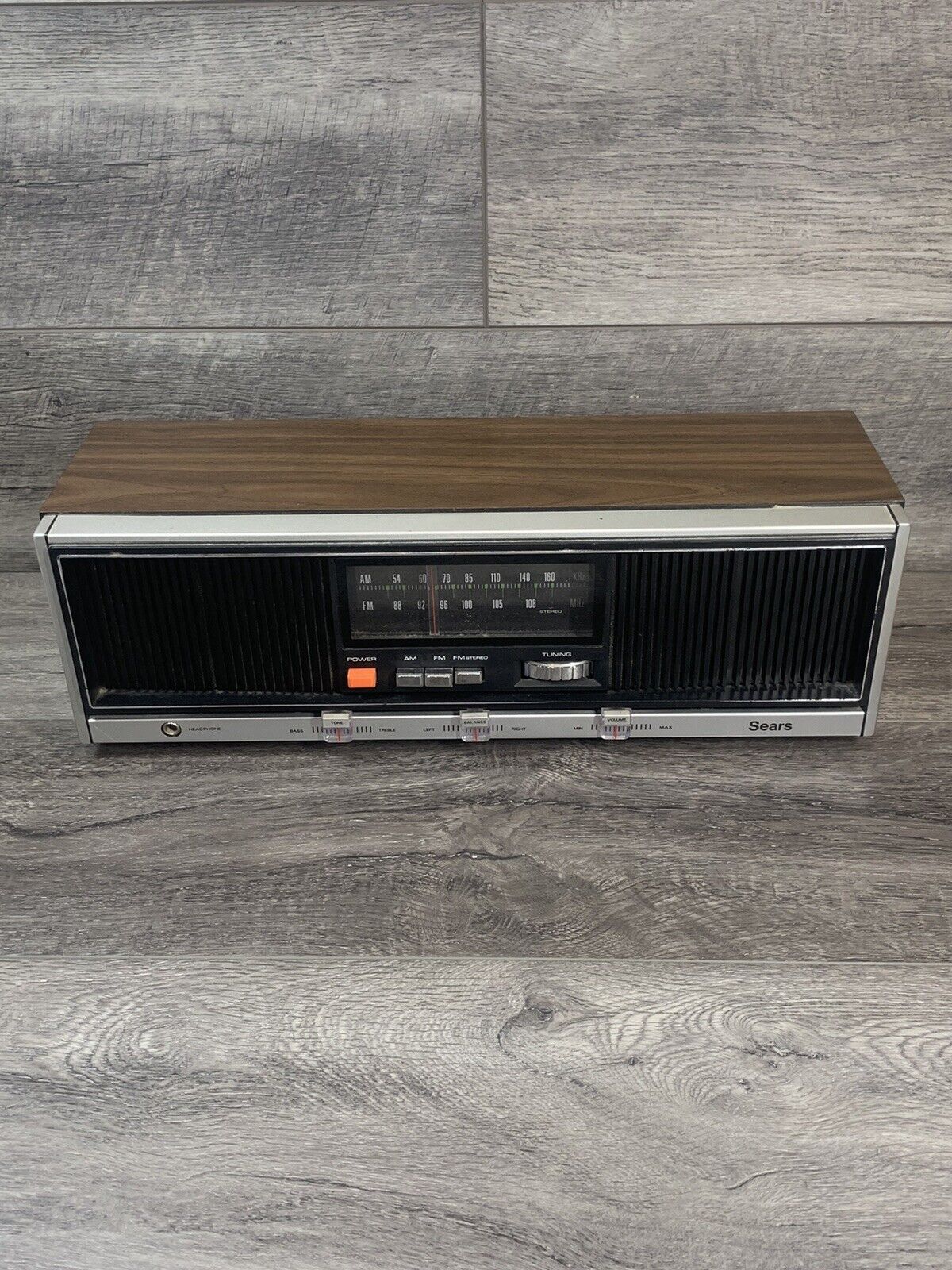 Vintage Sears AM/FM Radio Model 667.23580700 Tested Works