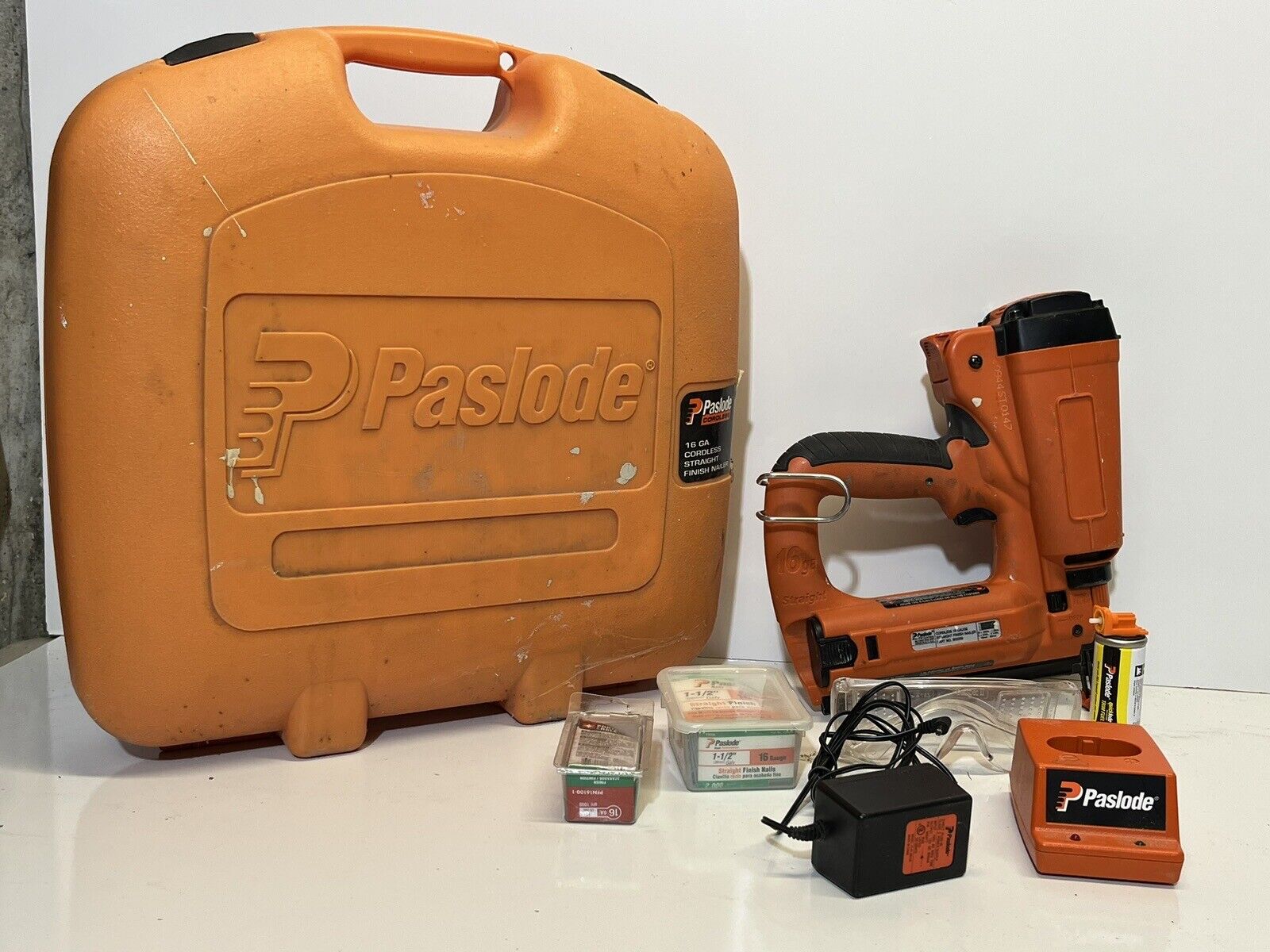 Paslode Cordless 16 ga Straight Finish Nailer Package 902000 TESTED