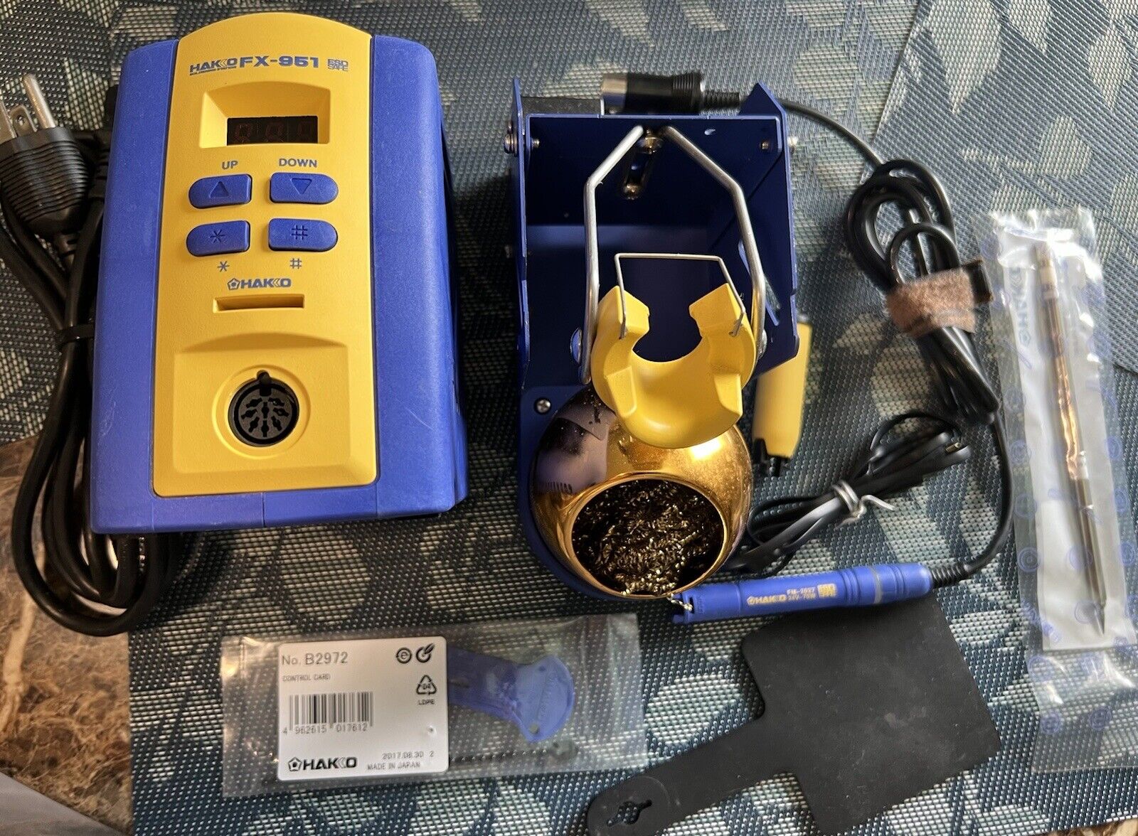 Used Hakko FX-951 Soldering Station W/ Key And New Tip