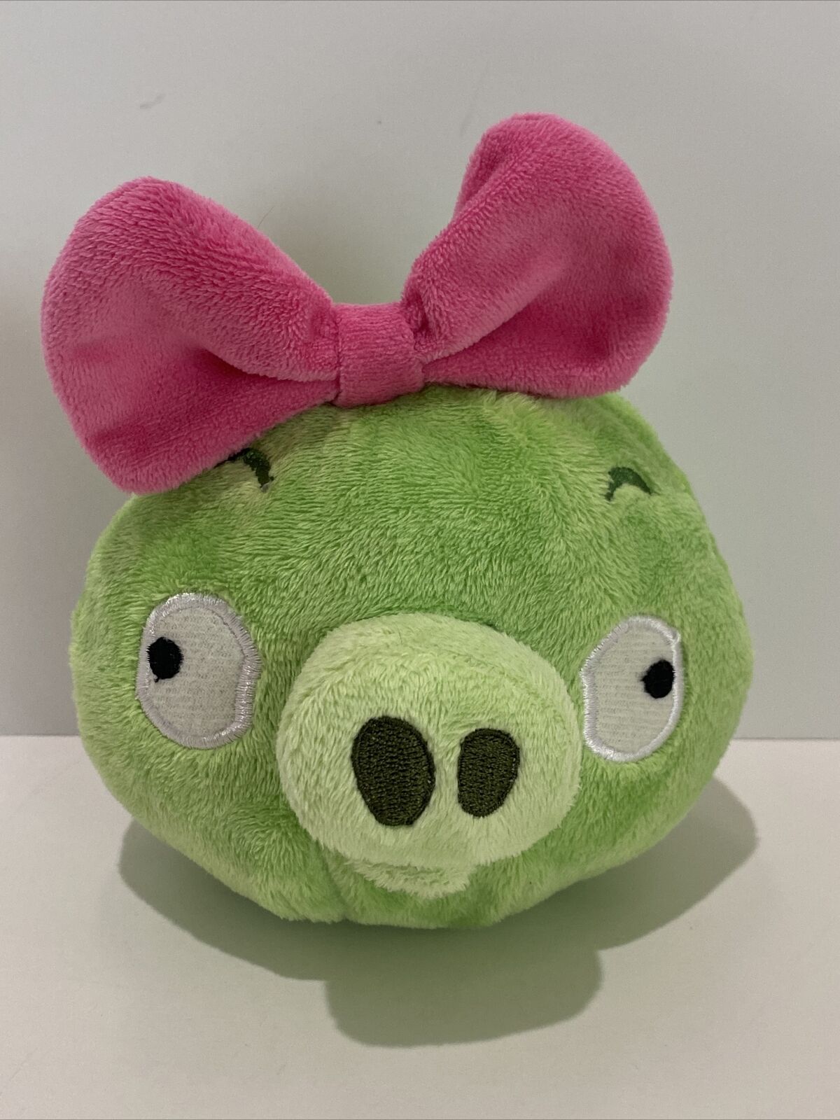 2011 Angry Birds Commonwealth Good Stuff Toys Green Pig Girl Pink Bow Plush 5”