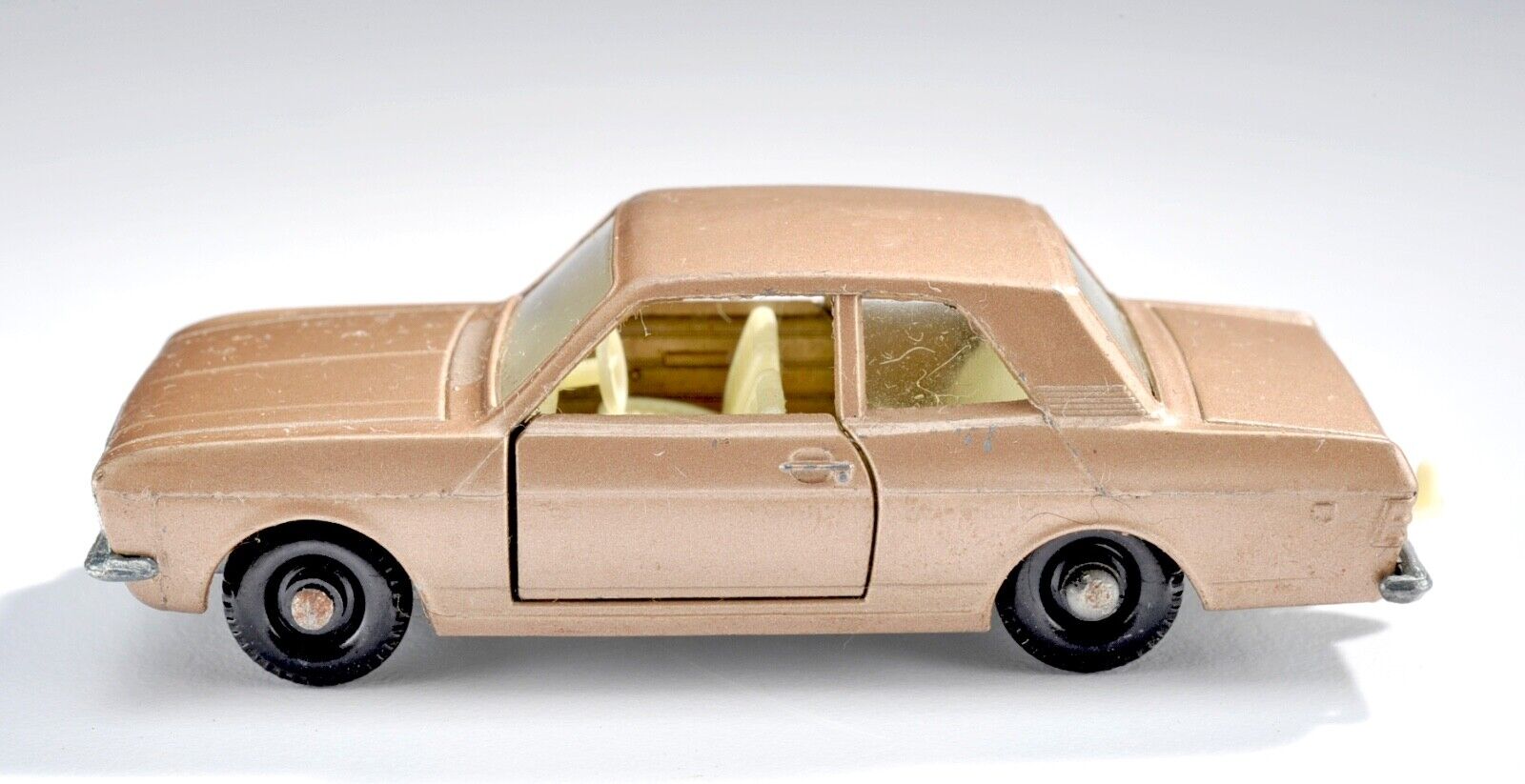 Vintage 1968 Matchbox Lesney #25 Ford Cortina Bronze Diecast Car 1:64 ENGLAND