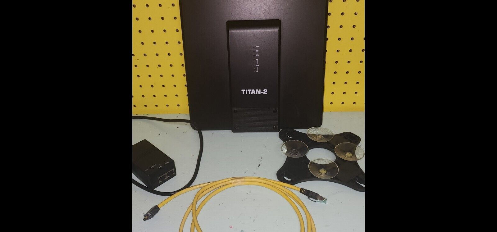 Global Telecom Titan 2000 LTE Internet Unit 