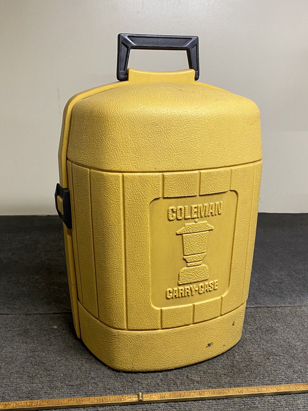 Coleman Clamshell Lantern Case Yellow/Gold