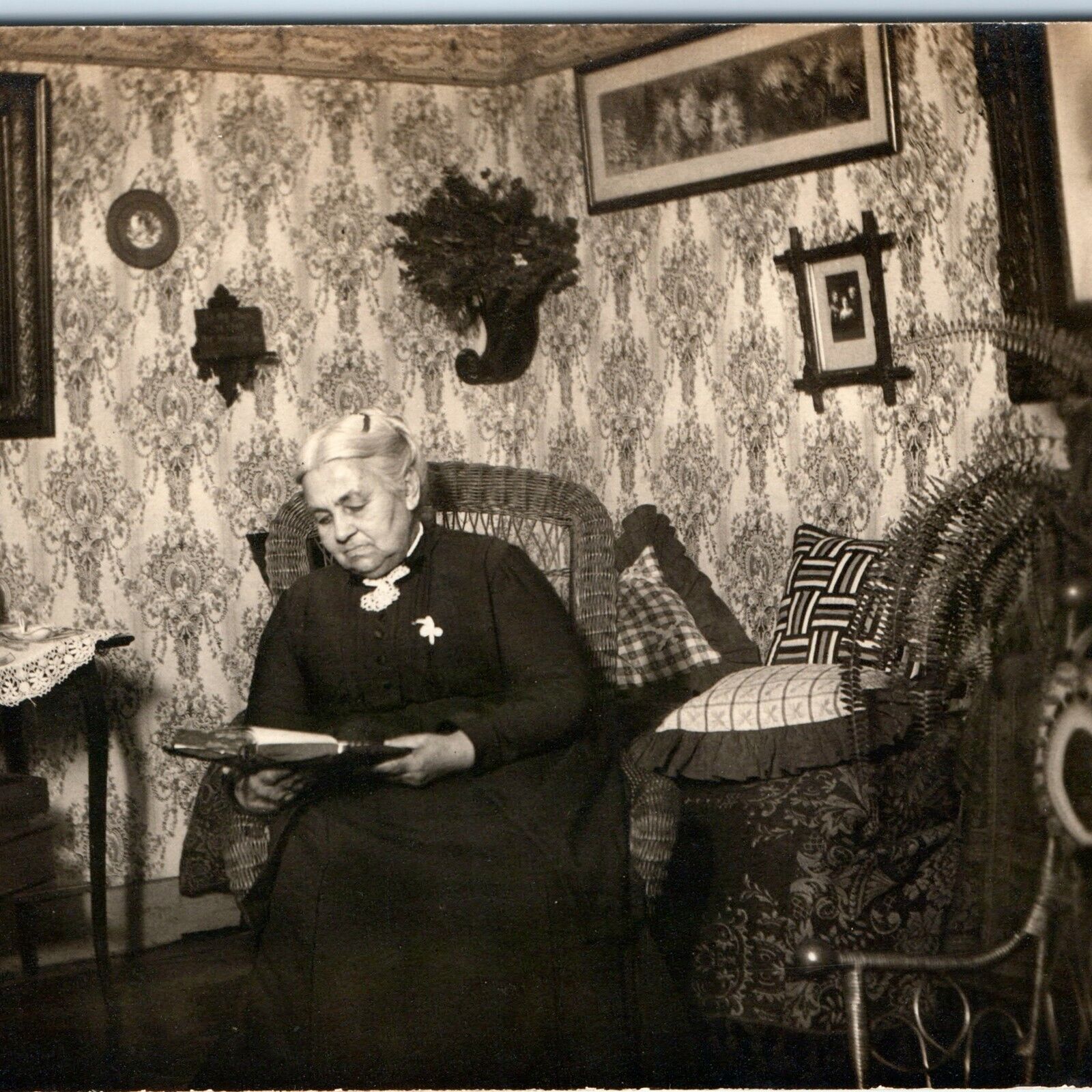 ID'd c1910s Old Lady Inside Home Interior RPPC Photo Bertha Nehls Henning A158