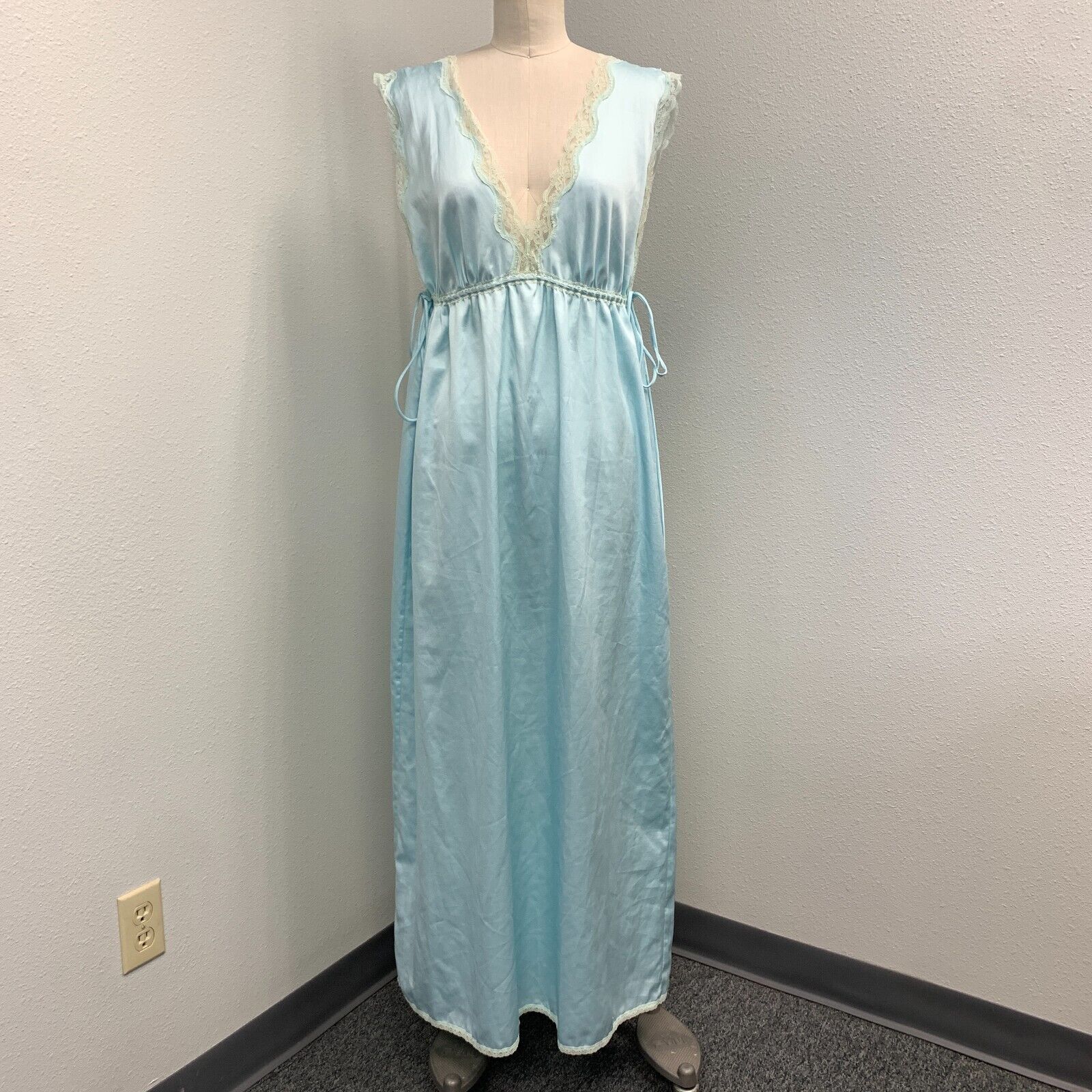 Victoria\'s Secret Vintage Long Gown Lingerie Women\'s Large Blue Lace Trim
