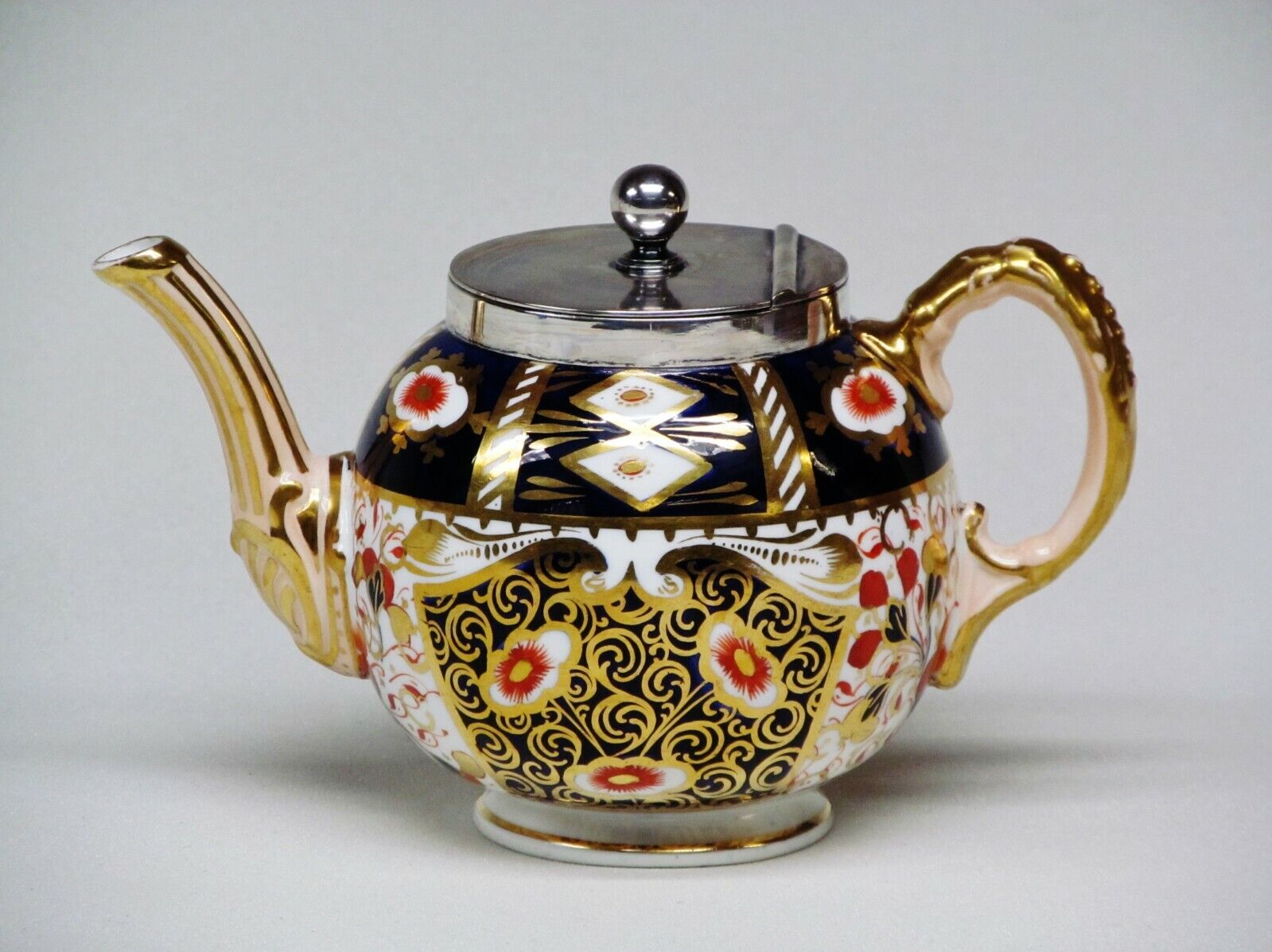 Rare Davenport \'Old Imari\' Pattern 6060 Teapot c1880. Handle to Spout 7 1/2\