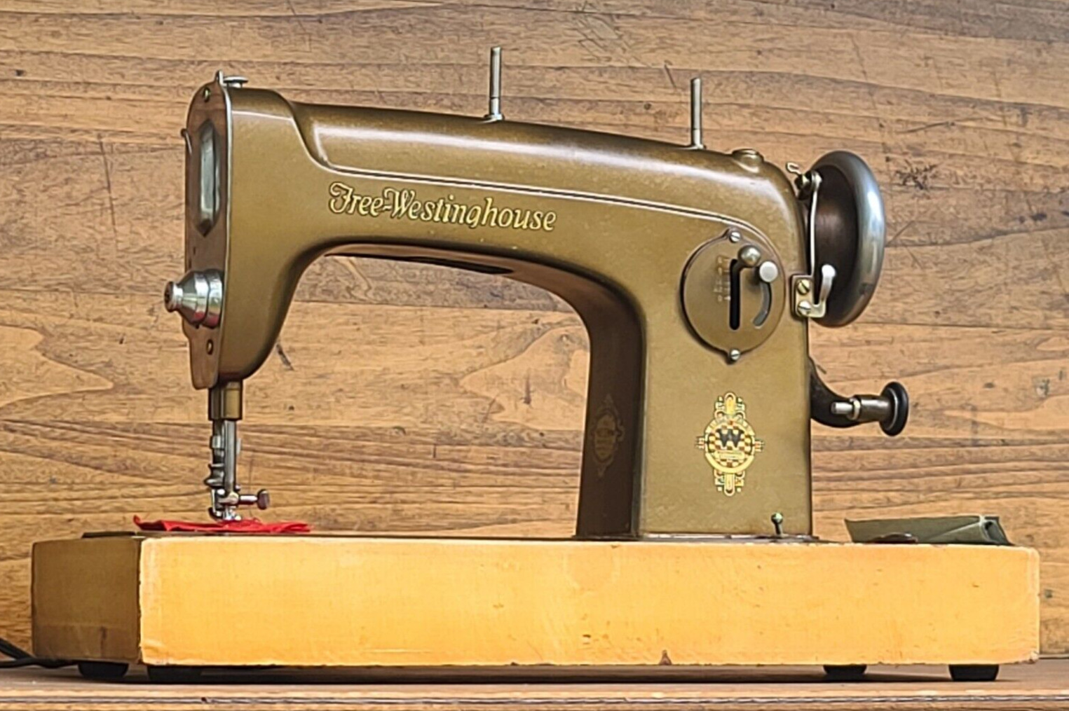 Free-Westinghouse Electric Rotary Sewing Machine Model ALC Type E w Carry Case