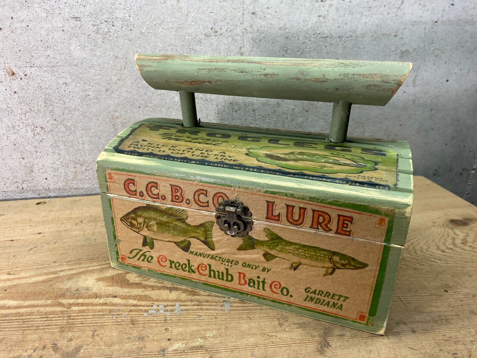 Creek Chub Orvis Heddon Old Pal Wood  Fishing Lure Wood Field Tackle Box