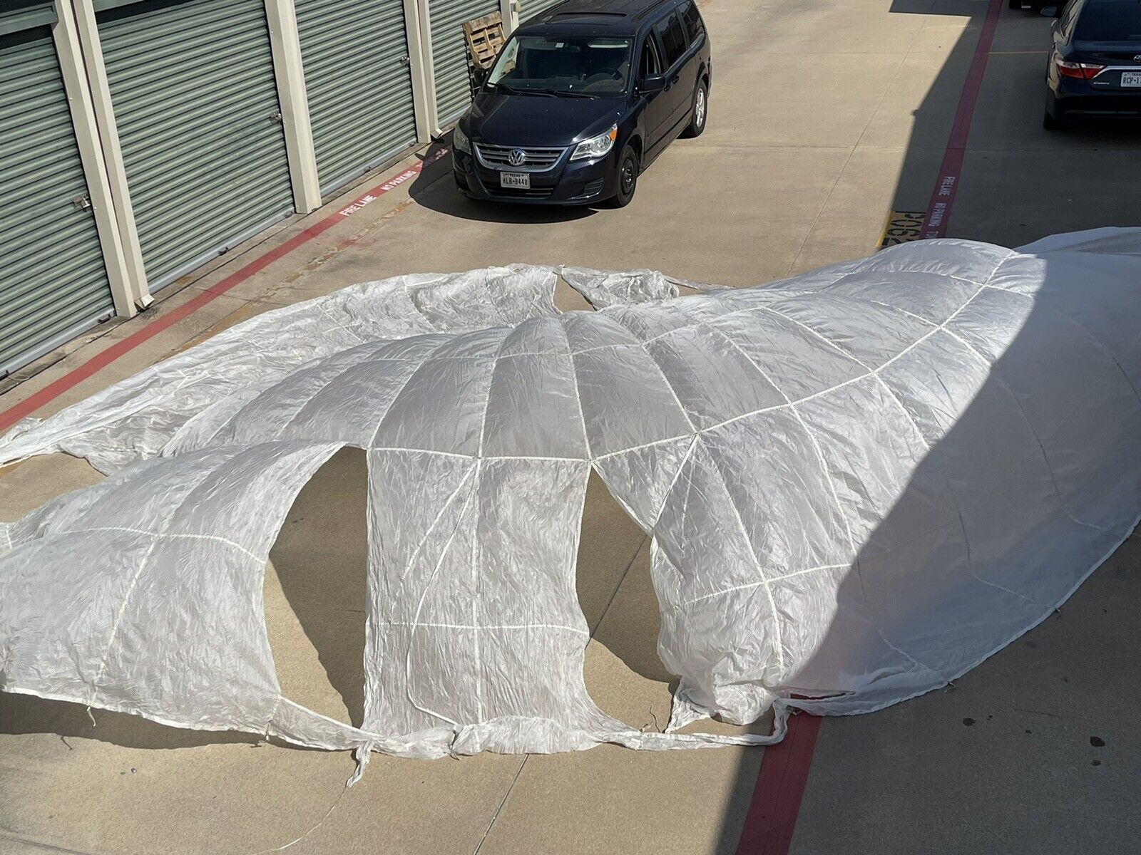 Military 30’ft White Round Parachute/Photo Shoot,Car/Boat Cover,Canopy/Deco.