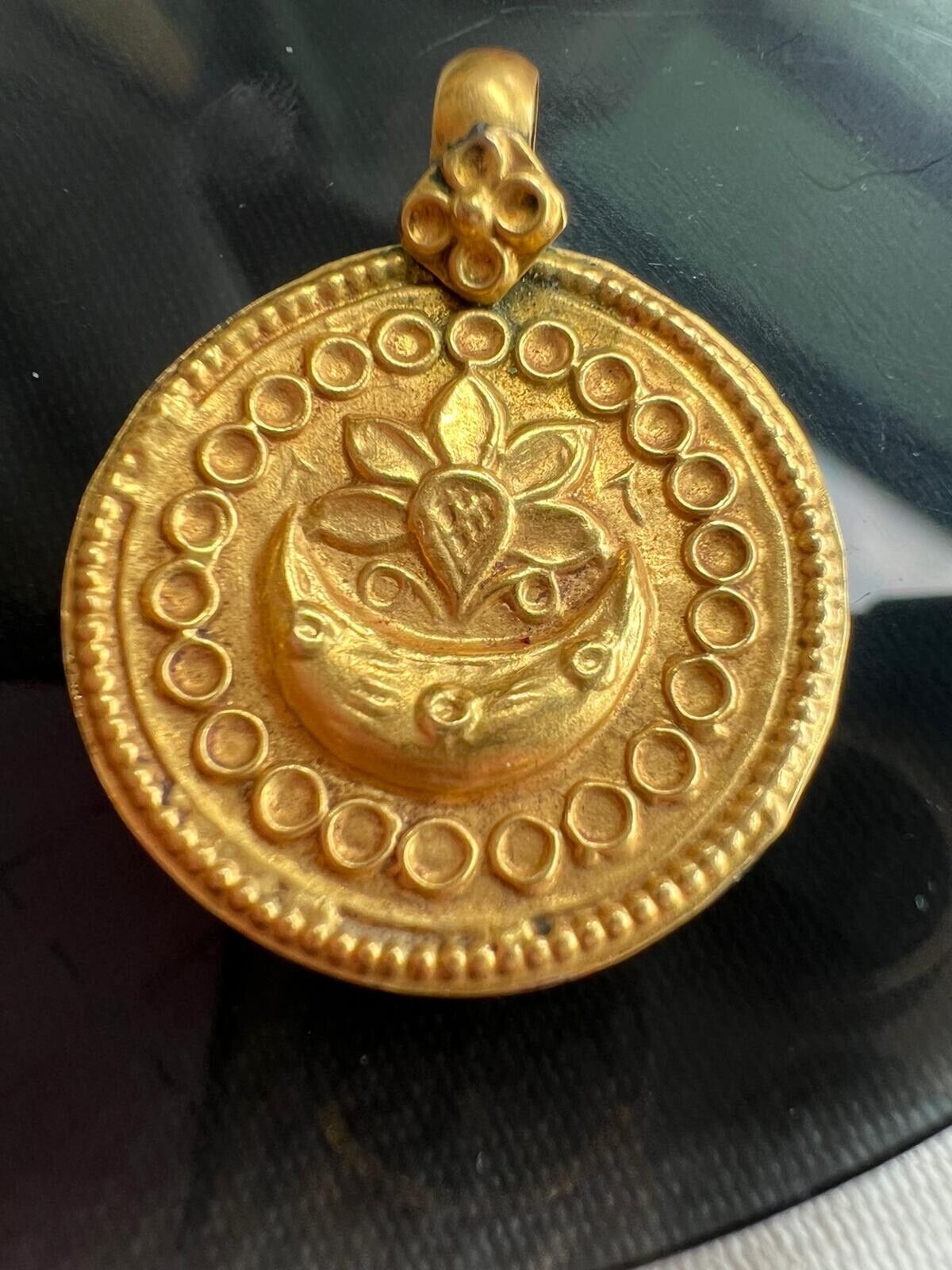 rare old 22k Indian jewelry gold pendant old pendant