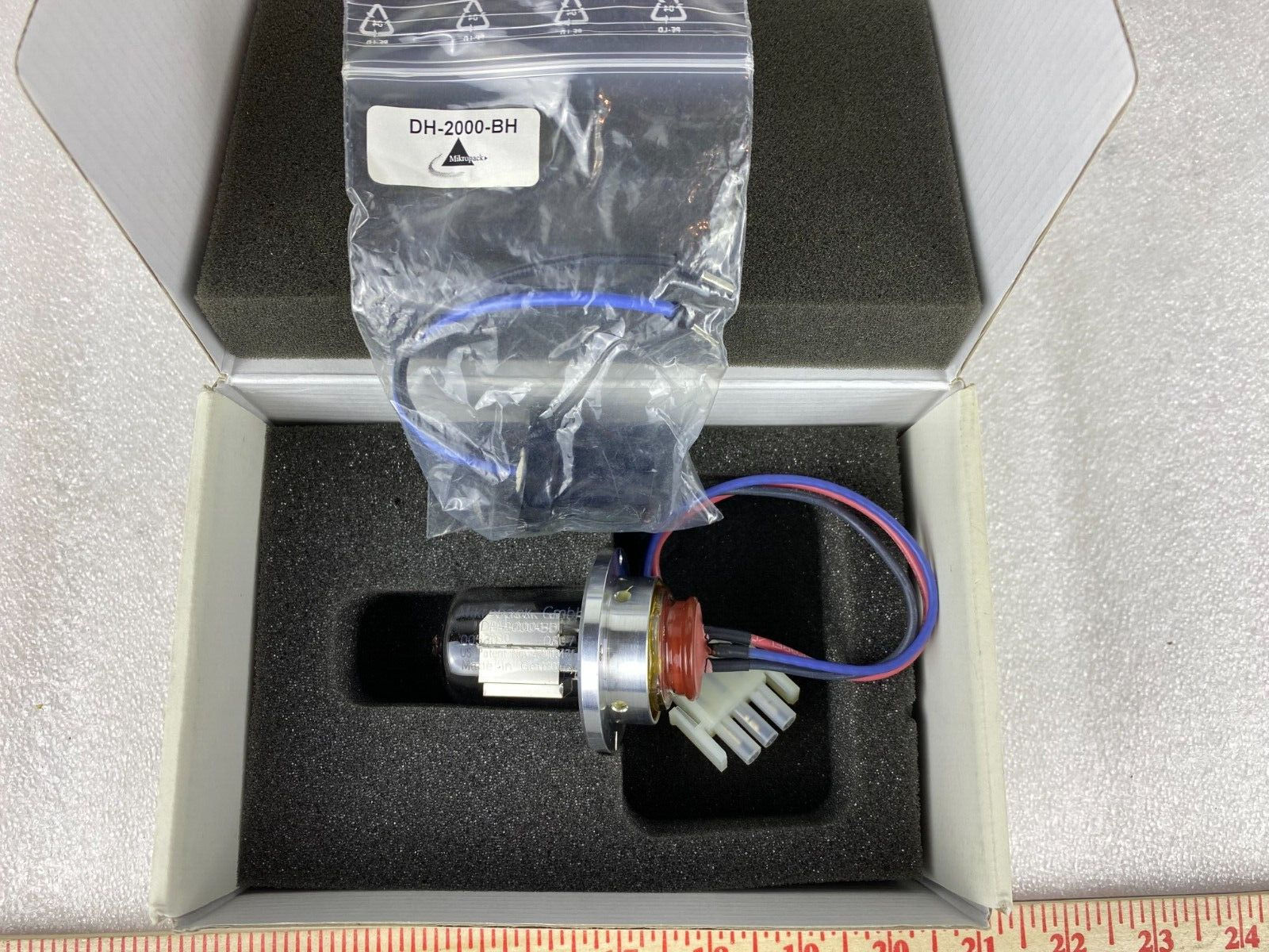 Mikropack Ocean Optics Deuterium Lamp DH-2000-BD 00530 w / Tungsten Lamp