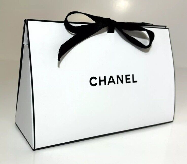 AUTHENTIC /Chanel Gift Bag/5.5\