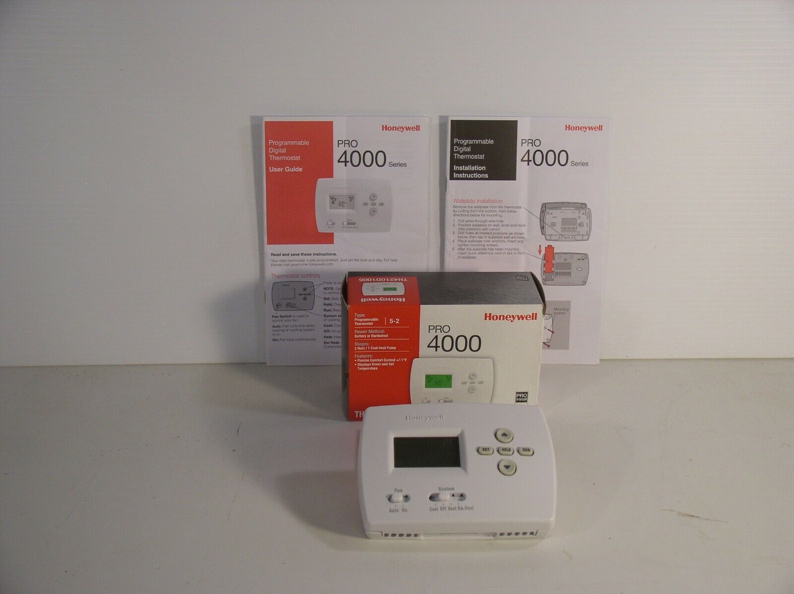 Honeywell Pro 4000 Programmable Thermostat TH4210D1005  NOS 