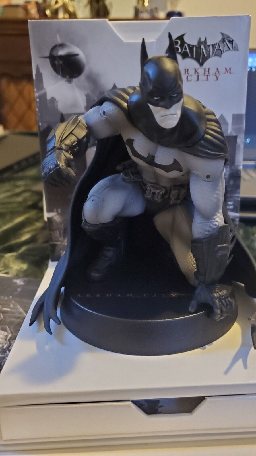 batman arkham city xbox 360 special edition statue with strategy guide