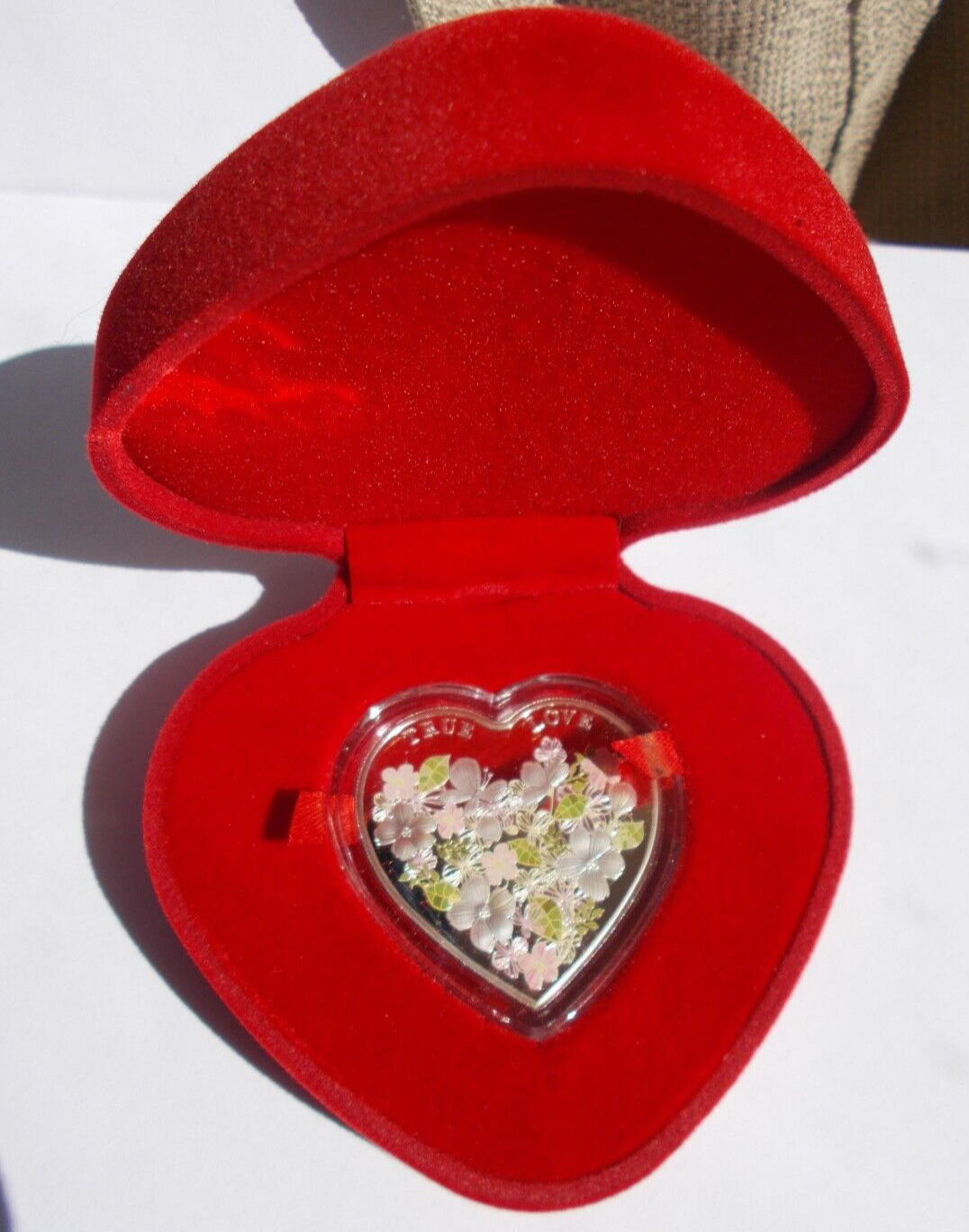 2012 TOKELAU .999 FINE SILVER $1 TRUE LOVE HEART SHAPE COIN IN BOX WITH COA