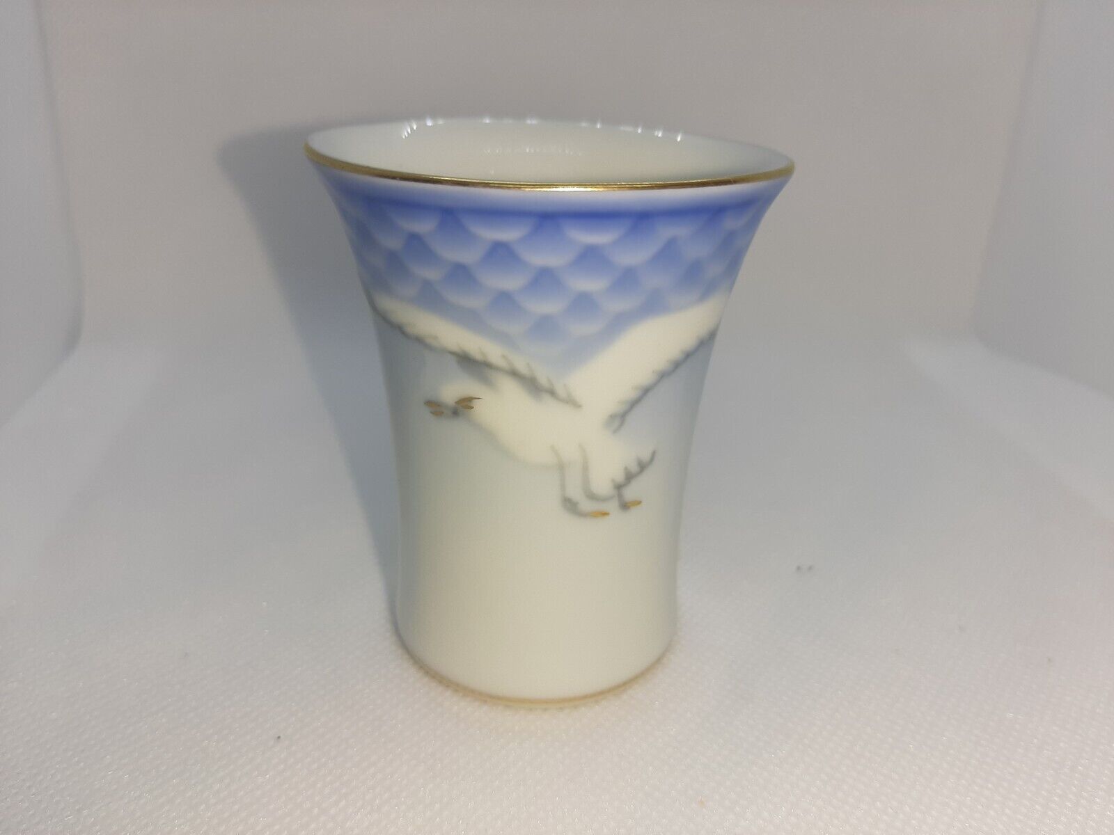 B & G Seagull pattern Mini Bud Vase, 2 3/4\'\' tall 2\'\' round   A3