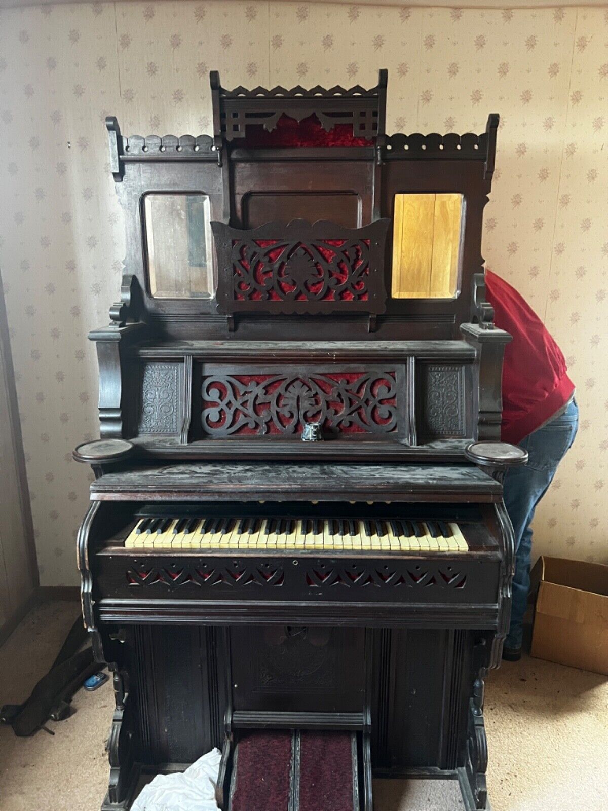 1800s Crown Geo. P. Bent Pump Organ - Chicago, Illinois