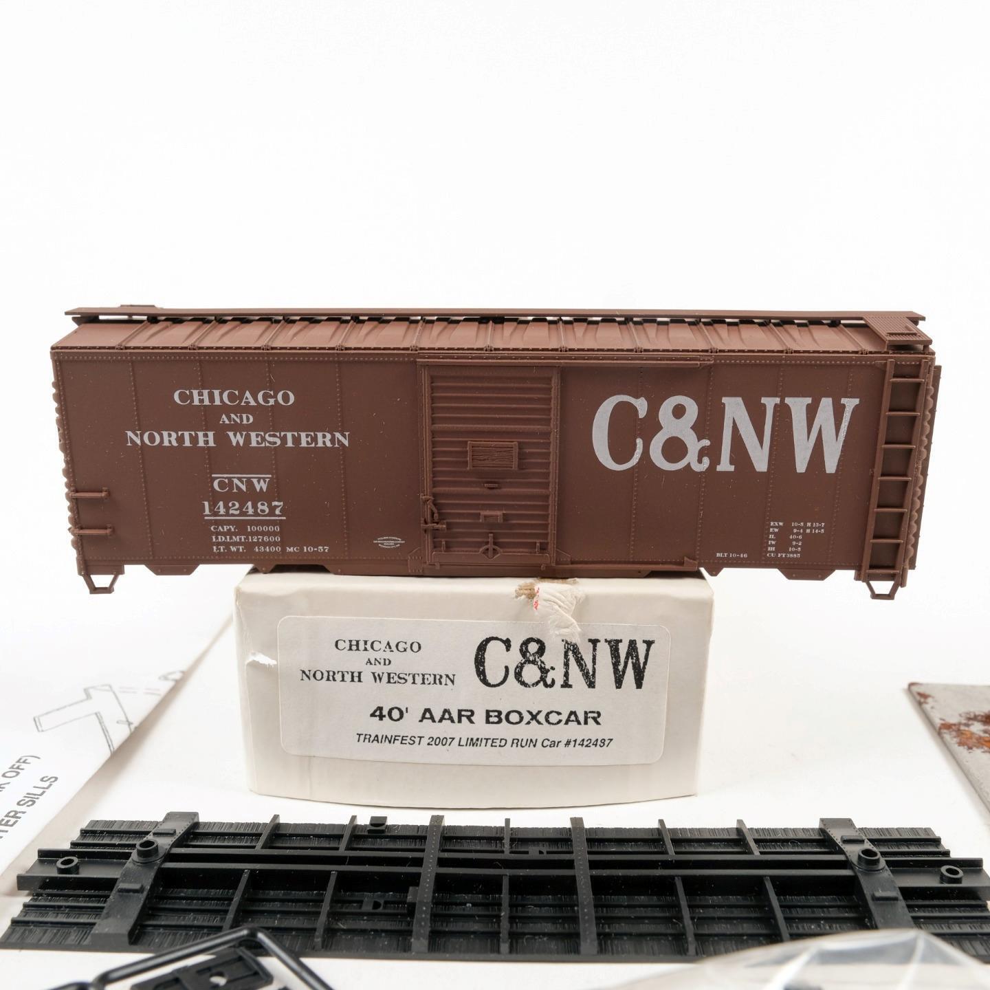 Accurail HO ScaleChicago & North Western CNW 40\' AAR Box Car Kit Trainfest 2007