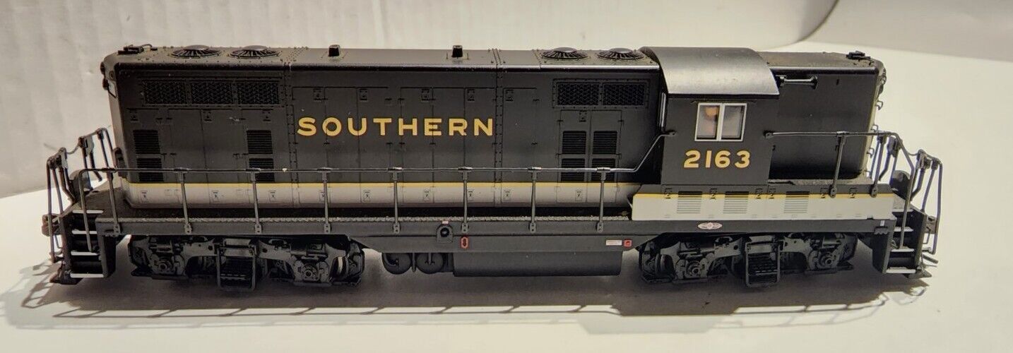 Atlas Classic HO GP-7 Locomotive Southern #2163