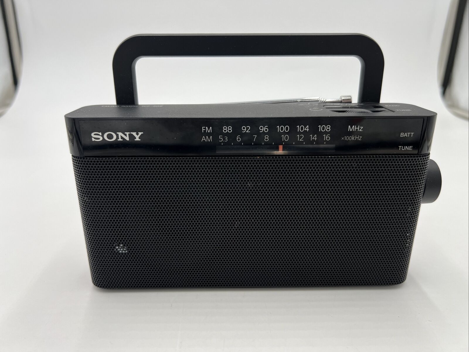 Sony ICF-306 Portable AM/FM Radio, TESTED WORKS
