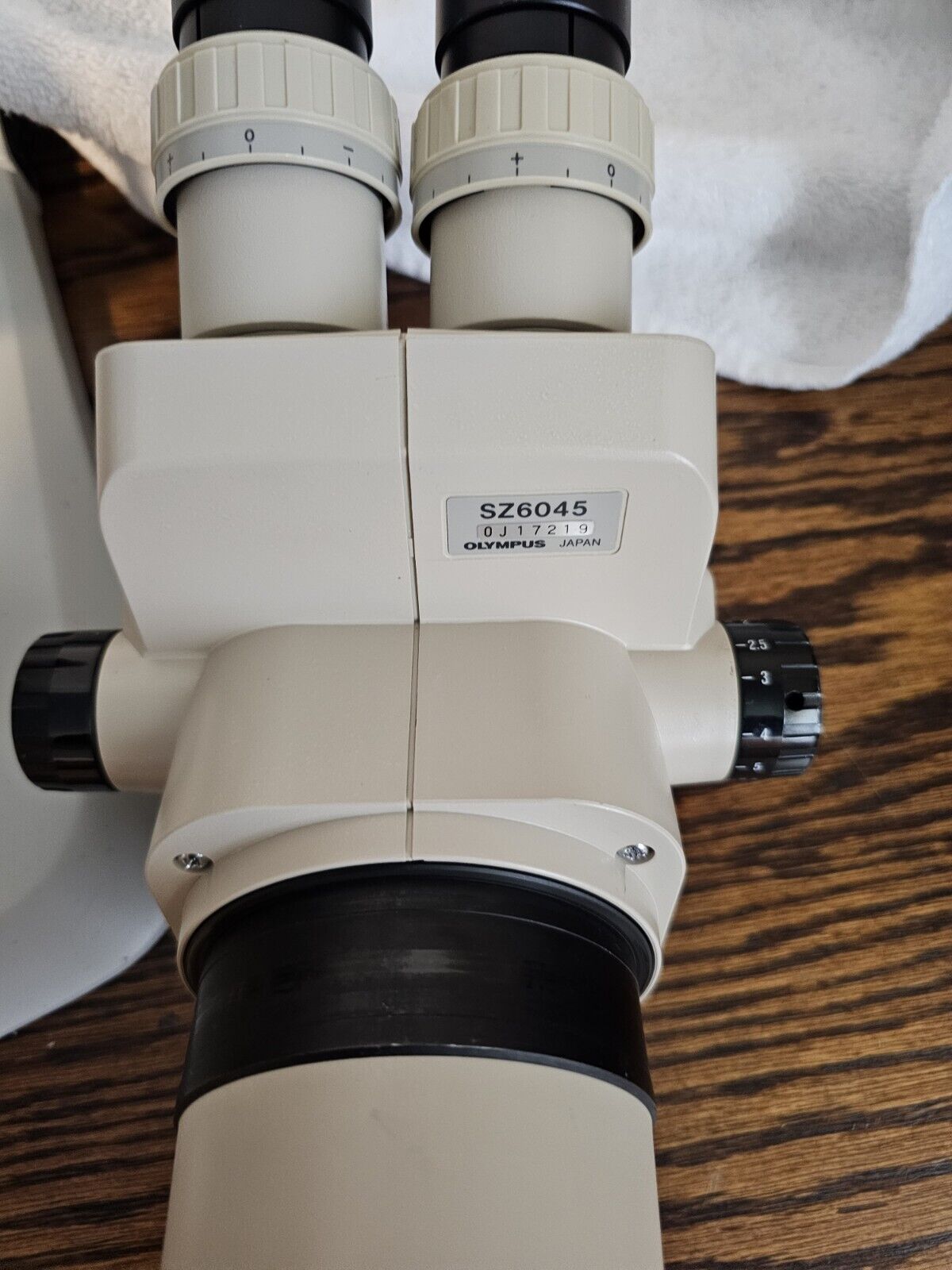 OLYMPUS SZ60 Microscope with 10x Objectives