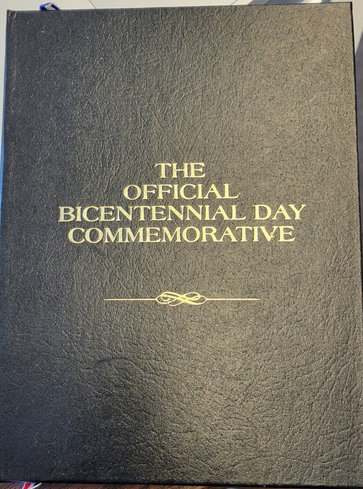 the official  bicentenial day commemorative medal