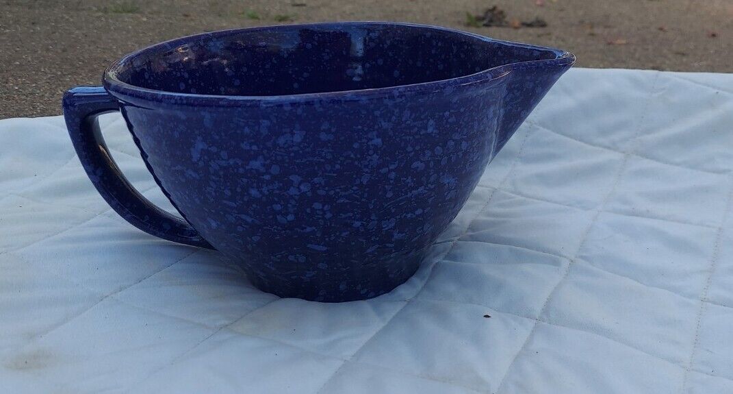 Monmouth Western Stoneware Blue Spatterware Beehive Batter Bowl Spouted 