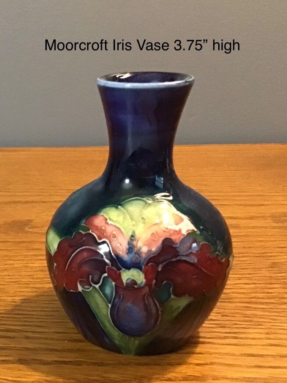 Beautiful Moorcroft Blue Iris 3.75” Vase