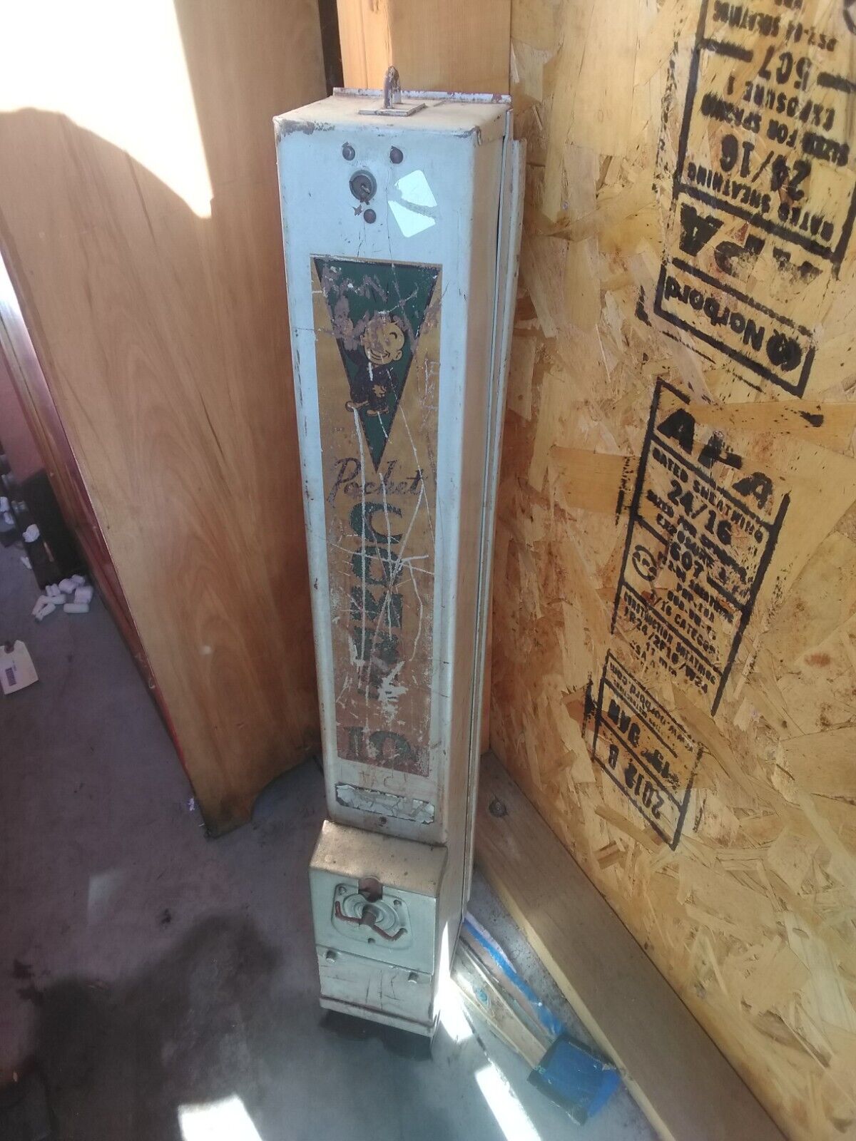 Antique Coin Operated Comb Vending Machine Unusual Dispenser 