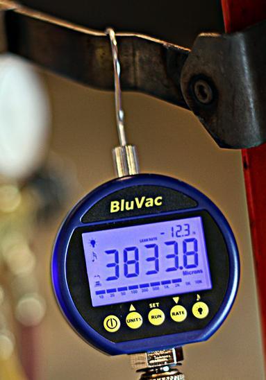 AccuTools BluVac Digital Vacuum Gauge 0 to 25,000 Micron Range