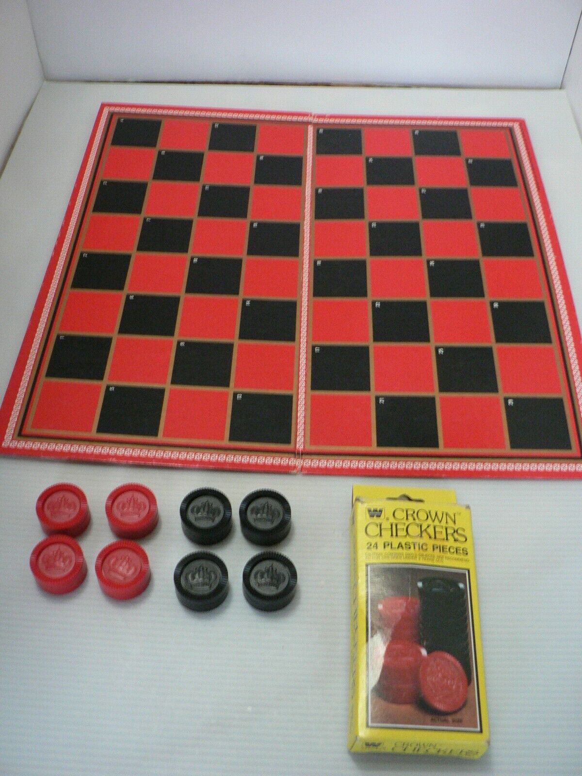 VINTAGE 1949 CHECKER BOARD WITH CROWN CHECKERS, WESTERN PUB. CO. USA