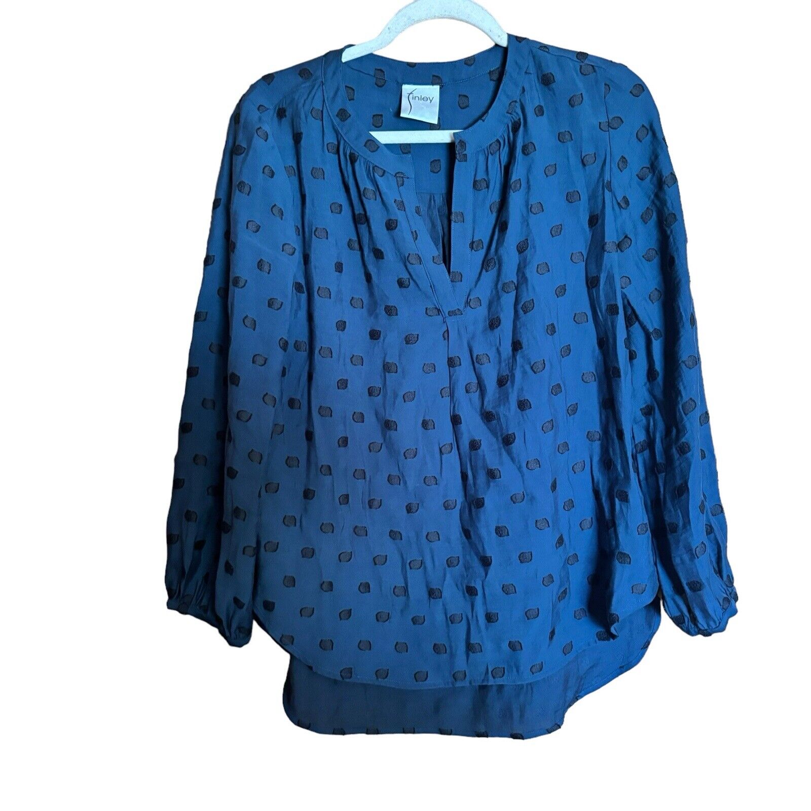 Finley Top Womens Medium Blue Dot Printed Split Neck Popover Blouse Shirt Ladies