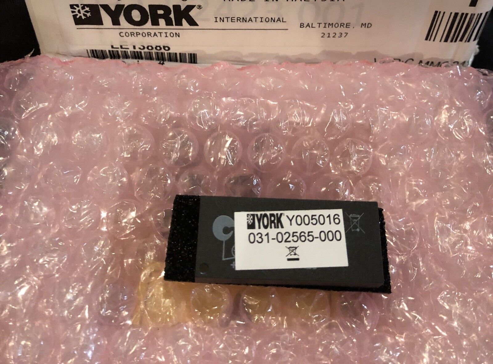 York 031-02565-000 3.3V 128KX8 BRAM
