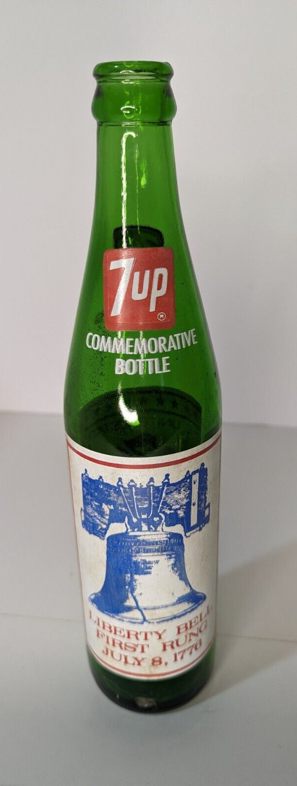 7 Up Bicentennial Bottle 1776 1976 Features Liberty Bell 16 oz Early Production