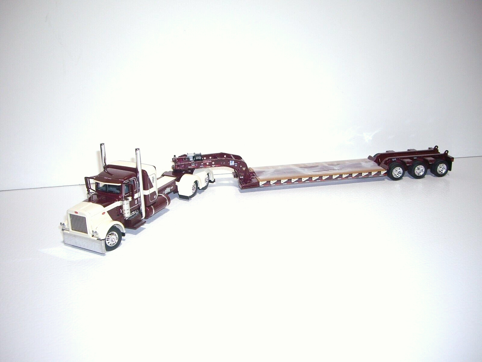 DCP FIRST GEAR 1/64 R.L. SPARTZ TRUCKING PETERBILT 389 WITH SLEEPER AND LOWBOY