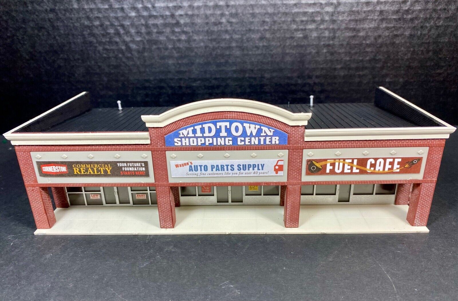WALTHERS CUSTOM HO SCALE MODEL RAILROAD BUILT BUILDING DESIGN TRAIN LAYOUT CITY