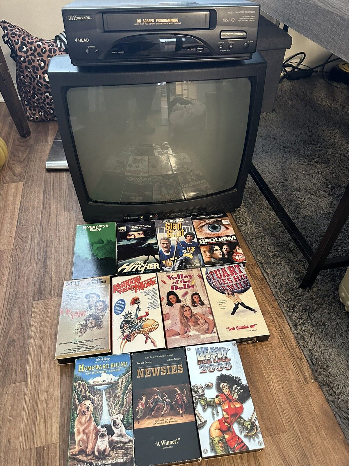 VINTAGE Gaming 19” Emerson CRT TV EWT19S2 -With EMERSON VCR and Tape Lot )